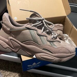 Adidas Oswego size 7.5 women’s